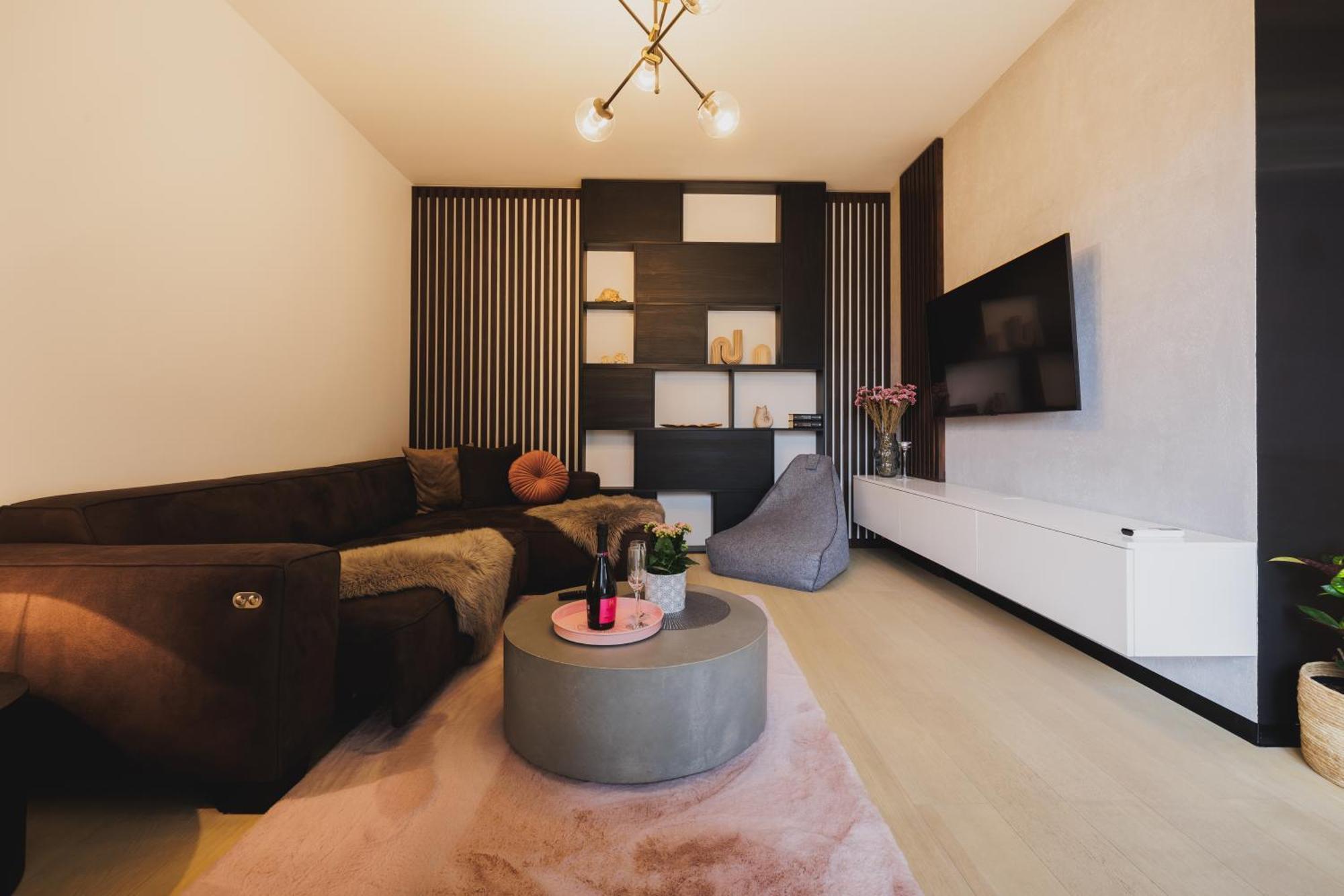 Rose Luxury Apartment & 24H Self Check-In With Private Parking Banská Bystrica Exterior foto