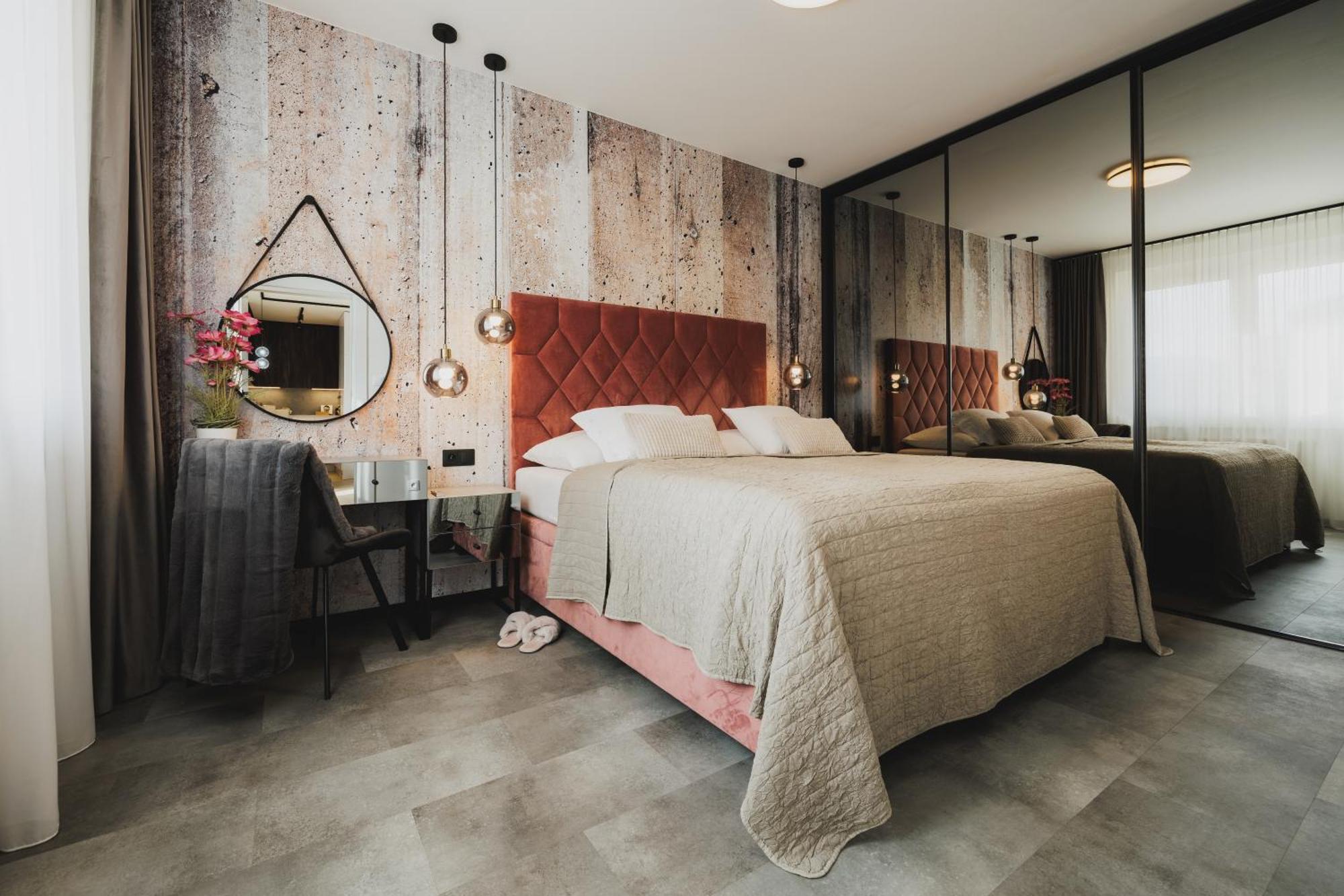 Rose Luxury Apartment & 24H Self Check-In With Private Parking Banská Bystrica Exterior foto