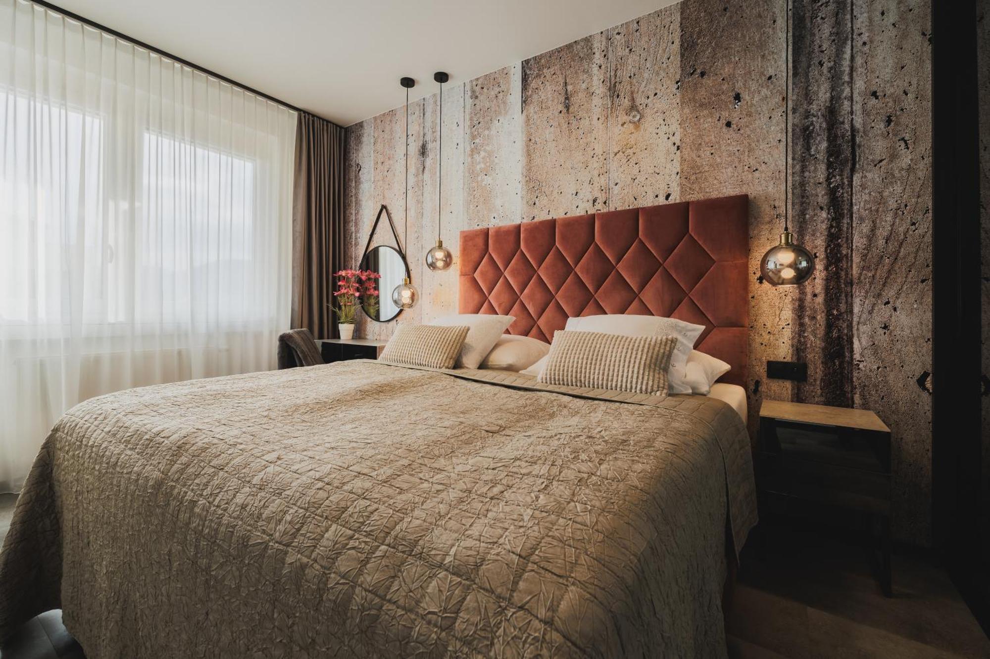 Rose Luxury Apartment & 24H Self Check-In With Private Parking Banská Bystrica Exterior foto
